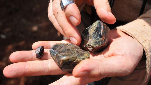 ミャンマーのモゴックでルビー、サファイア、スピネルを探究するGIA